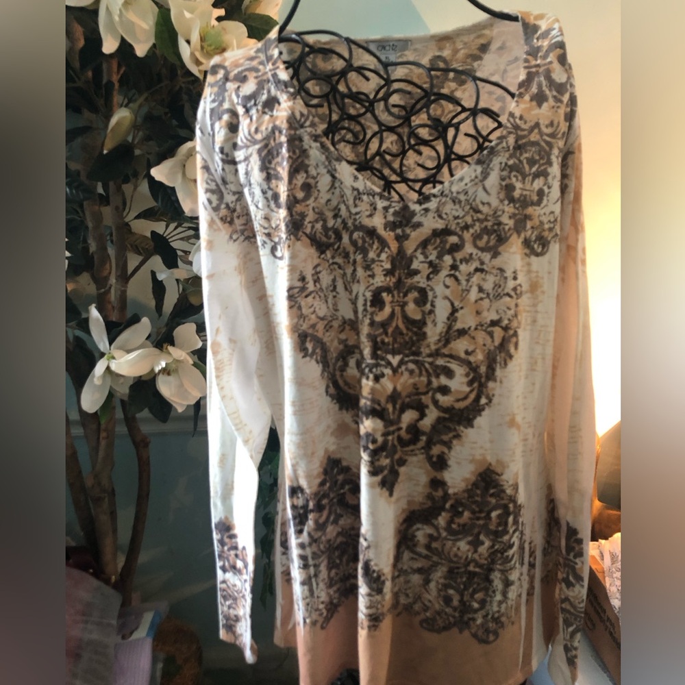 CACHE Boho Printed Long-Sleeve Women’s Top - Neutral Floral Motif